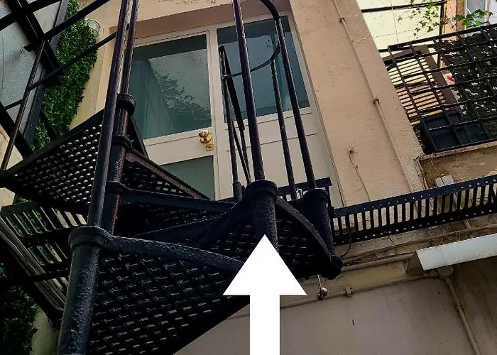 Giulia's Nidus רומא